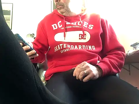 Snapshot of louh261 chatting on October 1, 2025, 8:20 am louh261 online show from October 1, 2025, 8:20 am