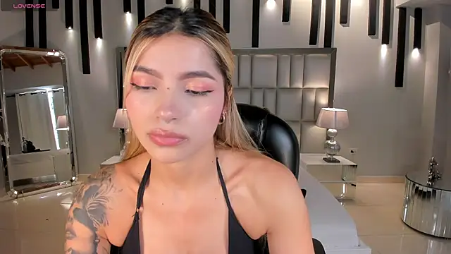 Snapshot of LexieWayne chatting on June 10, 2026, 7:46 pm LexieWayne online show from June 10, 2026, 7:46 pm