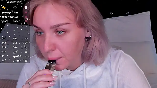 Snapshot of LianaFord chatting on September 28, 2025, 5:29 pm LianaFord online show from September 28, 2025, 5:29 pm