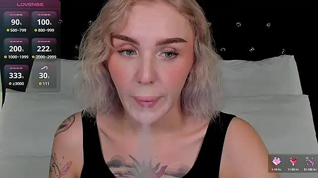 Snapshot of LianaFord chatting on October 7, 2025, 10:51 pm LianaFord online show from October 7, 2025, 10:51 pm