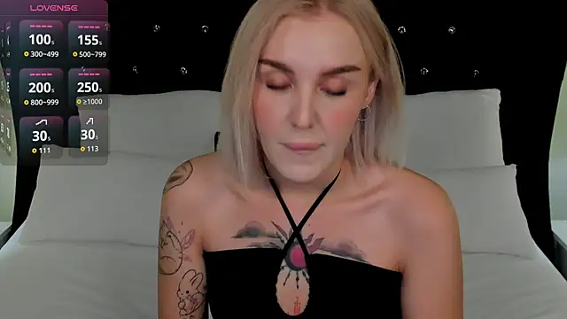 Snapshot of LianaFord chatting on October 15, 2025, 9:59 pm LianaFord online show from October 15, 2025, 9:59 pm