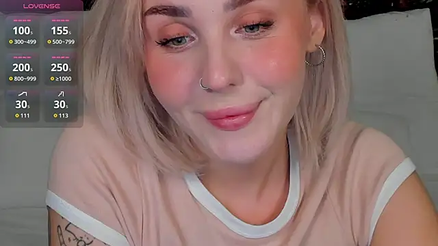 Snapshot of LianaFord chatting on October 22, 2025, 11:26 pm LianaFord online show from October 22, 2025, 11:26 pm