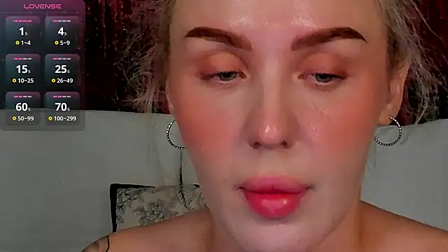 Snapshot of LianaFord chatting on October 25, 2025, 8:03 pm LianaFord online show from October 25, 2025, 8:03 pm