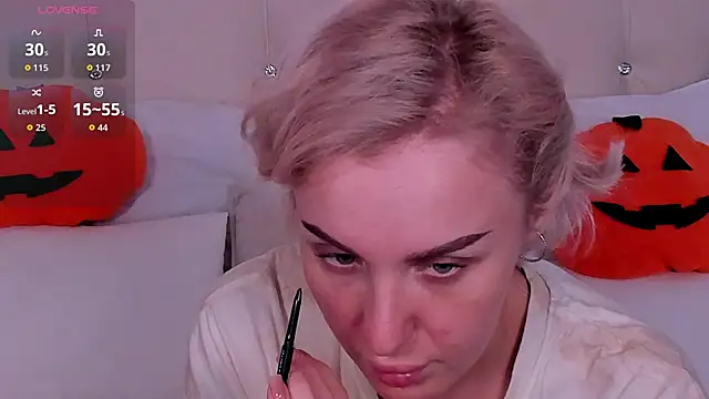 Snapshot of LianaFord chatting on October 27, 2025, 10:14 pm LianaFord online show from October 27, 2025, 10:14 pm