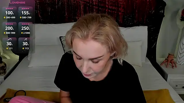 Snapshot of LianaFord chatting on October 29, 2025, 11:06 pm LianaFord online show from October 29, 2025, 11:06 pm