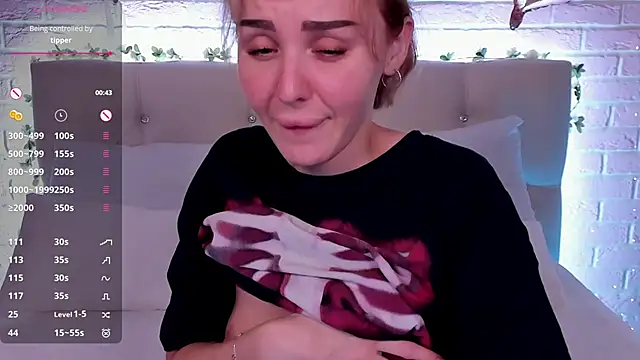 Snapshot of LianaFord chatting on November 3, 2025, 9:16 pm LianaFord online show from November 3, 2025, 9:16 pm