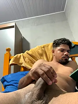 NovinhoMoreno09 online show from September 12, 2025, 2:33 am