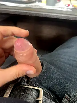 Snapshot of Vgma057 chatting on October 12, 2025, 10:47 am Vgma057 online show from October 12, 2025, 10:47 am