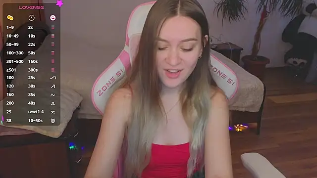 Snapshot of CyrilaPuff chatting on December 2, 2024, 4:20 am CyrilaPuff online show from December 2, 2024, 4:20 am