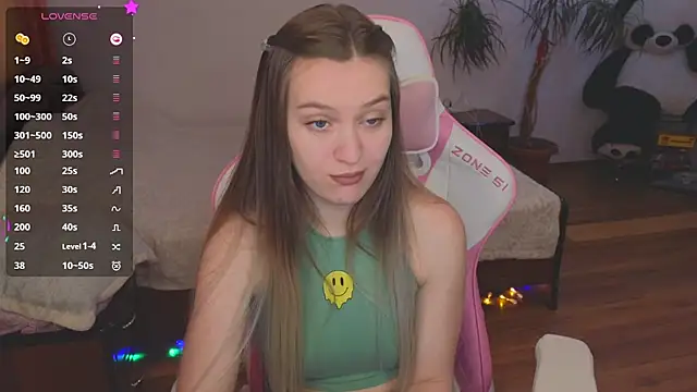 Snapshot of CyrilaPuff chatting on December 16, 2024, 4:55 am CyrilaPuff online show from December 16, 2024, 4:55 am