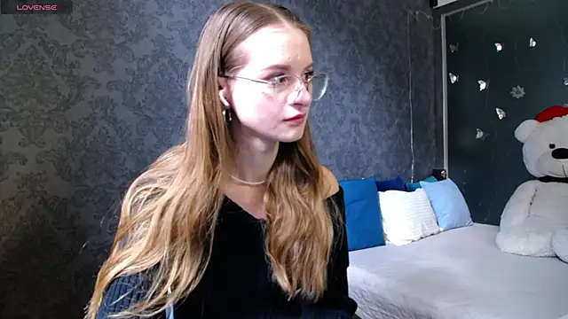 KateJonson online show from April 3, 2026, 6:55 am