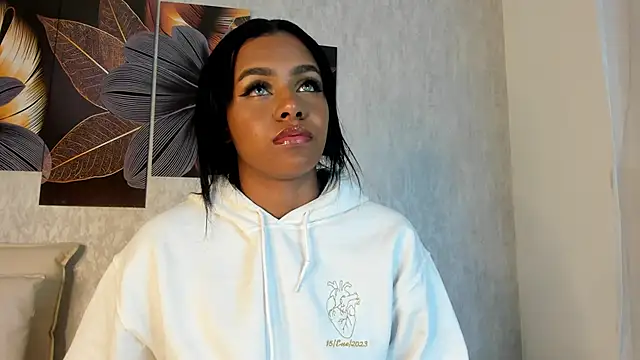 Snapshot of Emma_Morgann chatting on December 20, 2024, 11:21 am Emma Morgann online show from December 20, 2024, 11:21 am