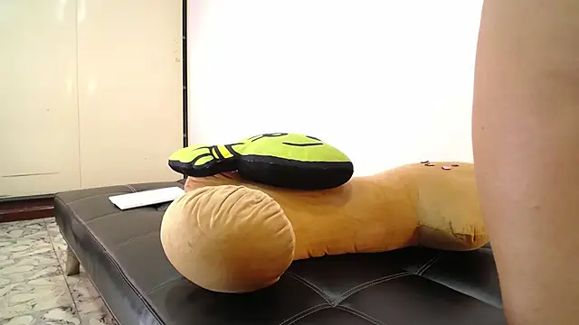 Snapshot of S_Mia chatting on October 25, 2025, 1:18 pm S Mia online show from October 25, 2025, 1:18 pm