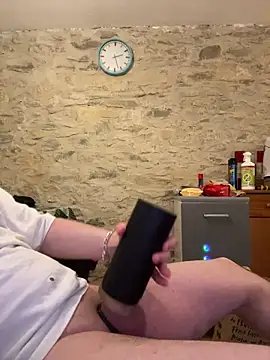 Snapshot of yann2392 chatting on May 15, 2026, 5:42 pm yann2392 online show from May 15, 2026, 5:42 pm