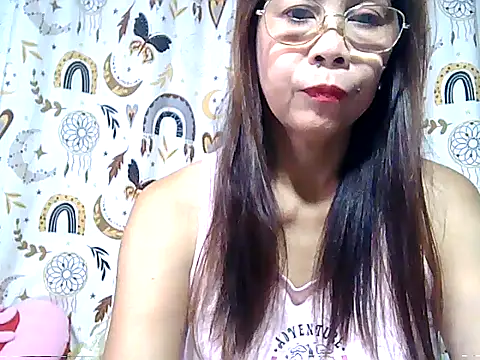 Snapshot of urwife_tobe chatting on May 4, 2026, 9:11 pm urwife tobe online show from May 4, 2026, 9:11 pm