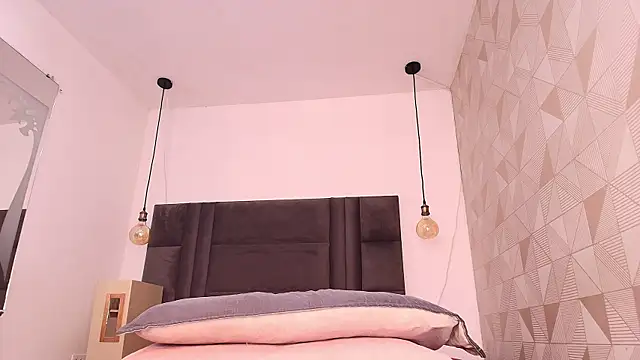 arletmss online show from January 7, 2025, 11:58 am