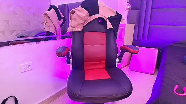 arletmss online show from February 1, 2025, 11:54 am