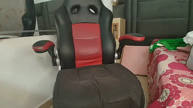 arletmss online show from March 13, 2025, 12:02 pm