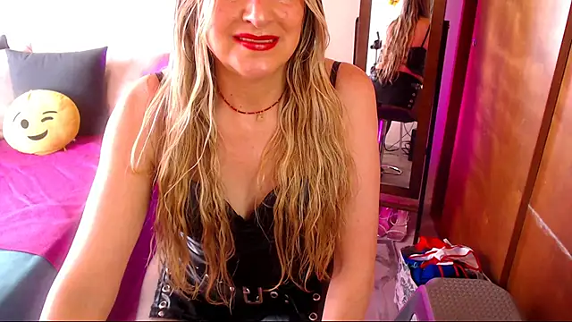 Jolie-Mature online show from November 9, 2025, 6:28 pm