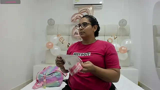 DanielleEvans  online show from October 10, 2025, 11:42 am