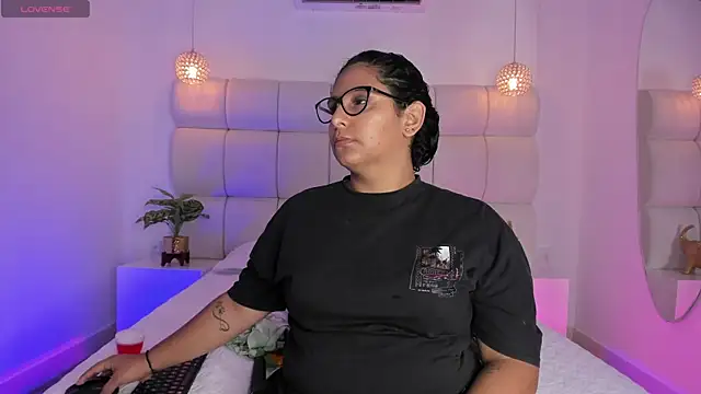 DanielleEvans  online show from October 21, 2025, 11:22 am