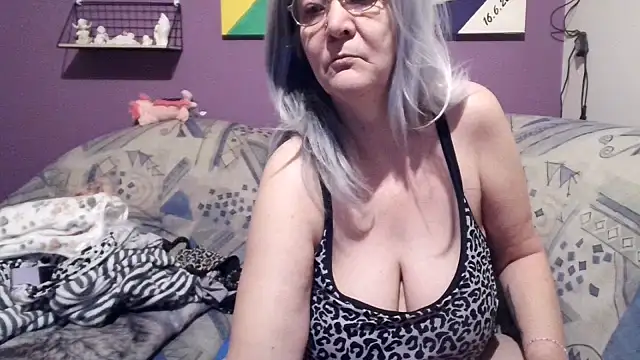 Snapshot of milfchantal4 chatting on February 23, 2025, 9:33 am milfchantal4 online show from February 23, 2025, 9:33 am