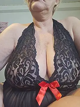 milfchantal4 online show from May 22, 2026, 1:06 pm