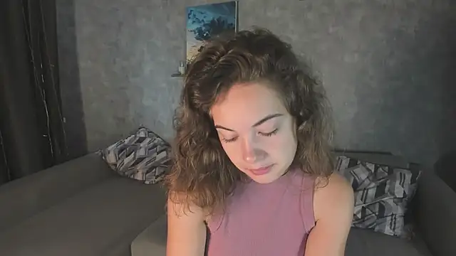 Snapshot of KristinaLoison chatting on October 7, 2025, 4:53 am KristinaLoison online show from October 7, 2025, 4:53 am