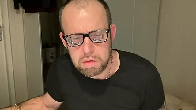 FABIOGLASSES online show from November 13, 2025, 10:08 pm