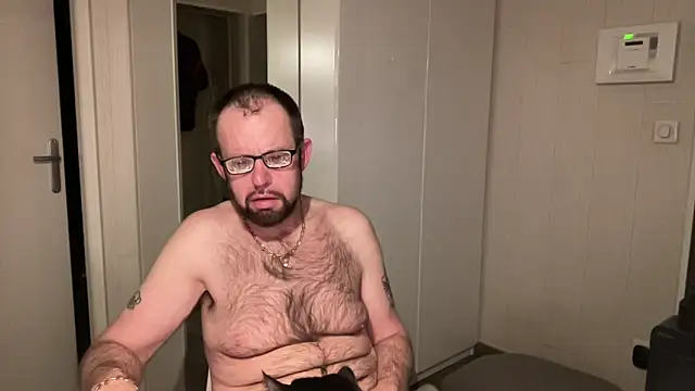 FABIOGLASSES online show from March 8, 2026, 2:37 am