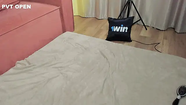 Snapshot of hlopushkahouse chatting on January 26, 2025, 5:02 pm hlopushkahouse online show from January 26, 2025, 5:02 pm