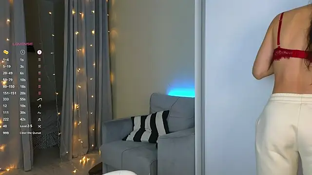 mo1ly online show from December 23, 2024, 5:06 am