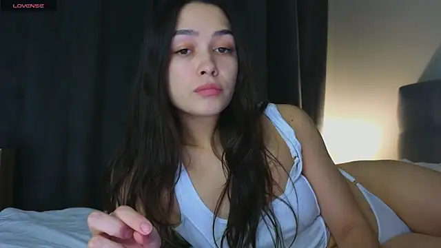 mo1ly online show from February 17, 2025, 1:10 pm