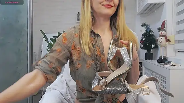 EllaMilf  online show from December 12, 2024, 7:37 pm