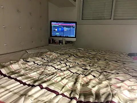 Snapshot of SabrinaRussel chatting on December 4, 2024, 12:19 am SabrinaRussel online show from December 4, 2024, 12:19 am