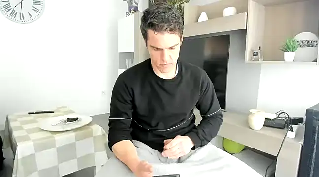 Snapshot of HeteroOli chatting on February 7, 2025, 1:43 pm HeteroOli online show from February 7, 2025, 1:43 pm