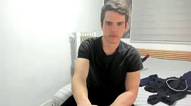 Snapshot of HeteroOli chatting on February 10, 2025, 11:23 pm HeteroOli online show from February 10, 2025, 11:23 pm