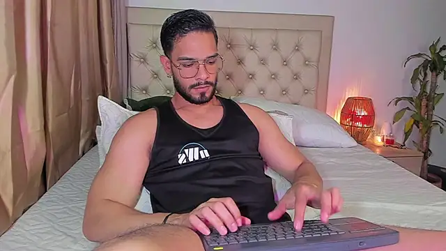 Snapshot of Josseph1_ chatting on February 12, 2025, 12:37 am Josseph1 online show from February 12, 2025, 12:37 am