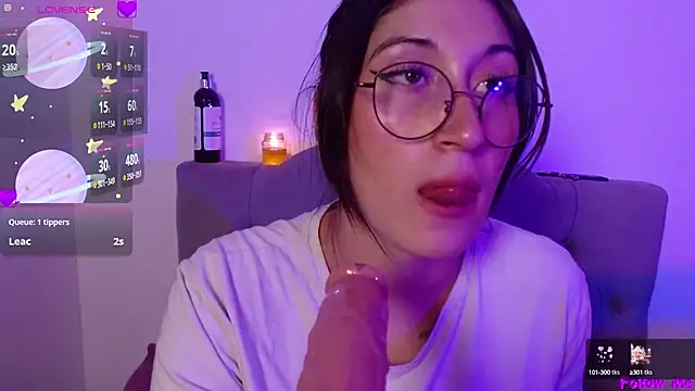 Red-moon1 online show from January 19, 2025, 2:49 pm