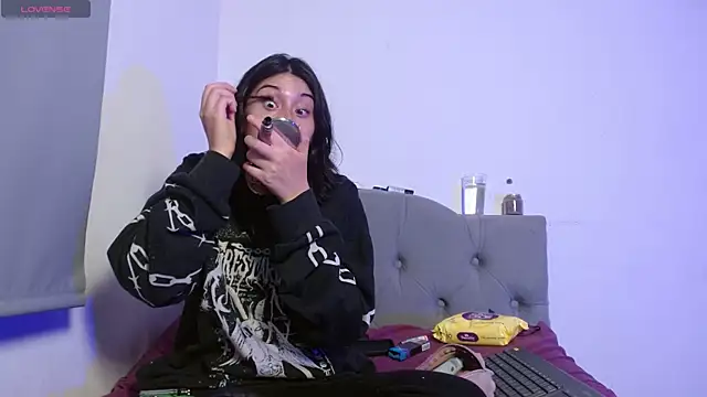 Red-moon1 online show from September 23, 2025, 4:48 am