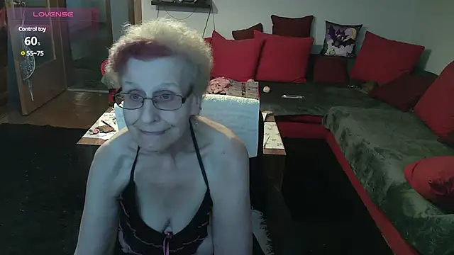 HeisseomaOriginal online show from January 15, 2025, 8:09 am