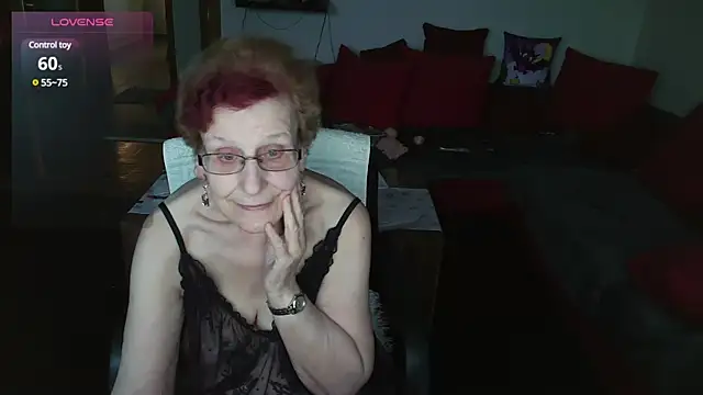 HeisseomaOriginal online show from February 6, 2025, 8:18 am