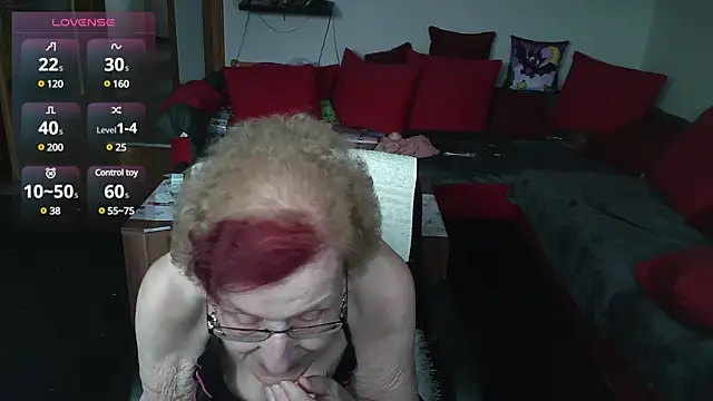 HeisseomaOriginal online show from February 10, 2025, 8:20 am