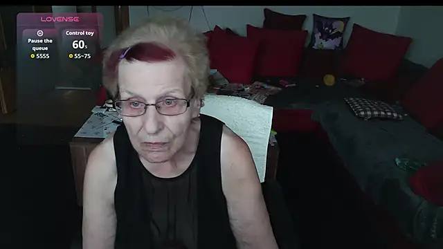 HeisseomaOriginal online show from October 12, 2025, 7:18 am