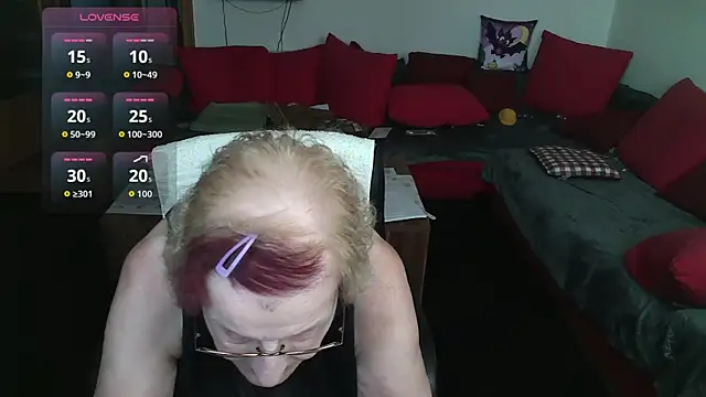 HeisseomaOriginal online show from November 11, 2025, 8:03 am