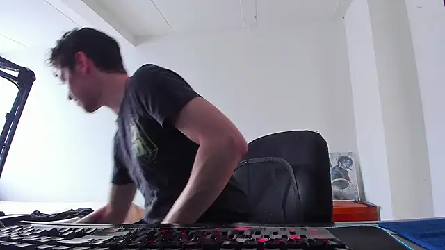 Headhunterdz online show from March 1, 2026, 9:39 pm