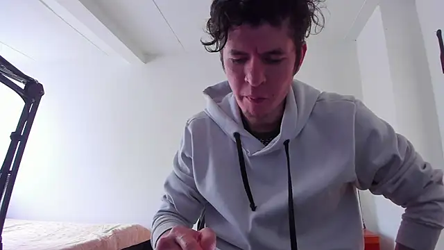 Headhunterdz online show from April 15, 2026, 7:43 pm