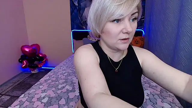 BlondPearl online show from October 27, 2025, 9:41 pm