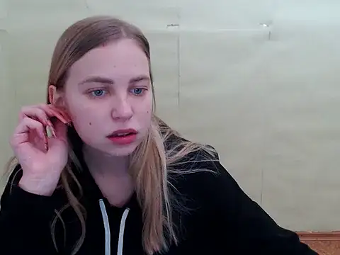 Snapshot of klerkarina chatting on December 3, 2024, 6:04 am klerkarina online show from December 3, 2024, 6:04 am