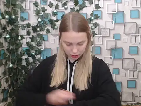 Snapshot of klerkarina chatting on December 18, 2024, 7:58 am klerkarina online show from December 18, 2024, 7:58 am